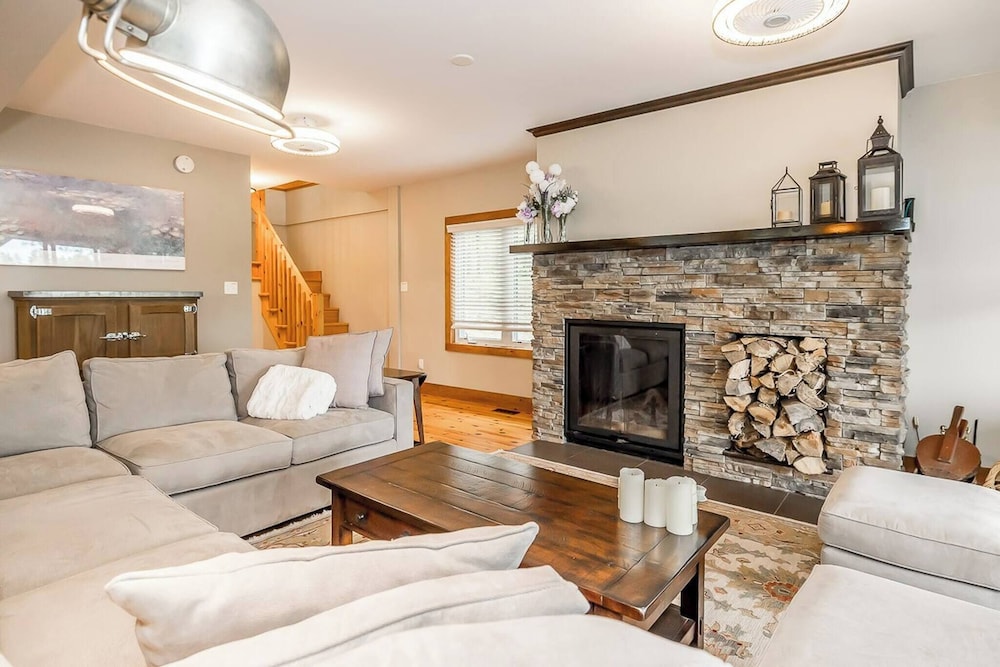 Muskoka Lakeshore Cottage Bliss