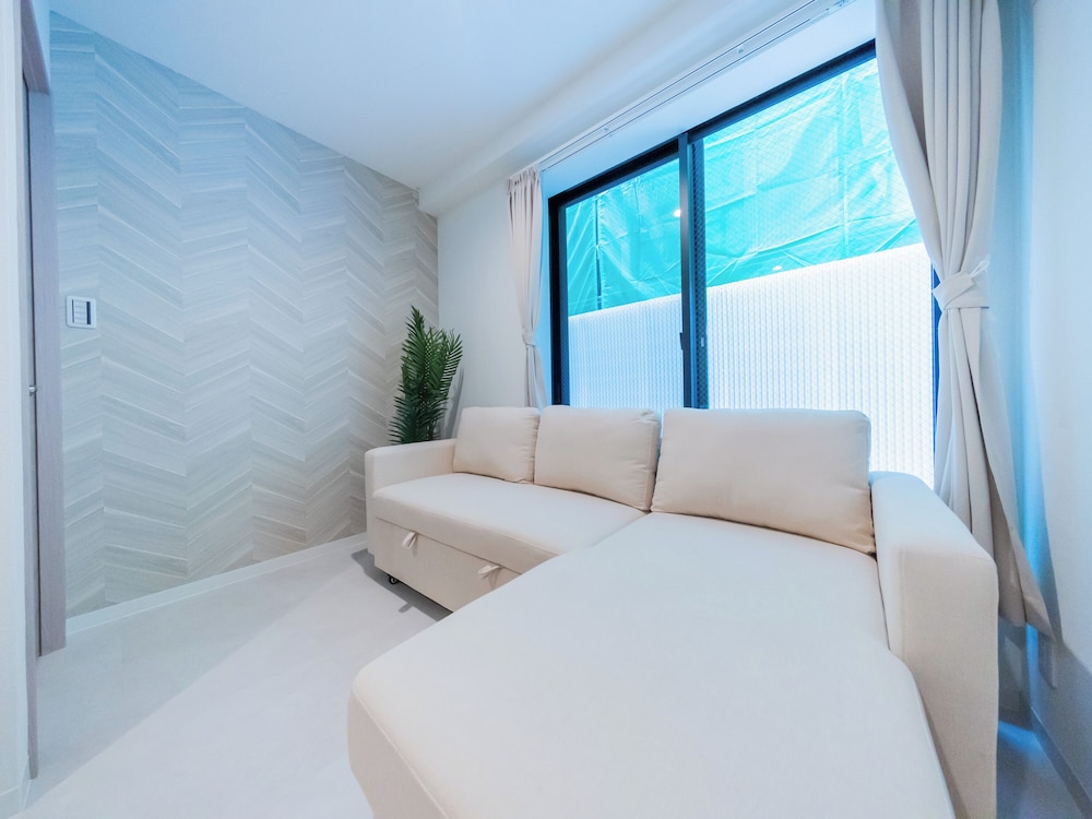 URNA SANDS HOTEL