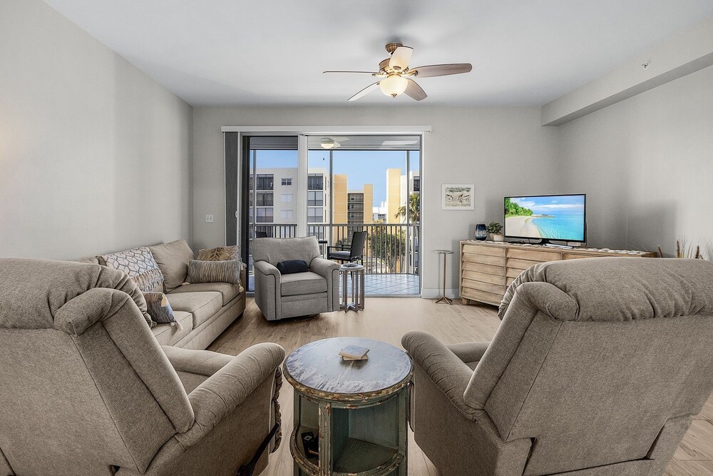 Casa Marina 432 Newly Remodeled, Water View 2 Bedroom Condo