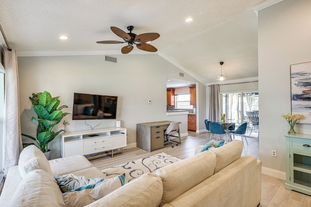 3 Mi to Sawgrass Mills: Home w/ Lanai & Game Area