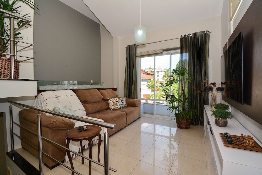 Elegante Casa com Piscina - João Paulo