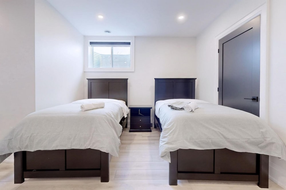 Lucky Mansion Luxury Villa in Fort Erie