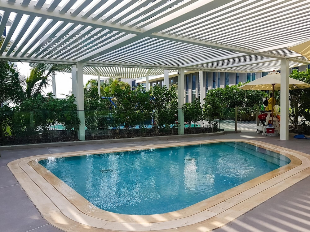 Stunning Sea Views on Dubai s New Luxury Island