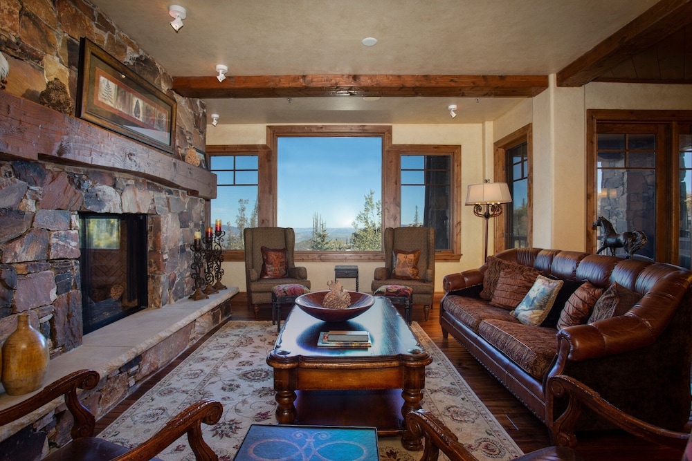 Grand Lodge - 3 Bedroom Deluxe #308 - Ski-in/out 3 Condo