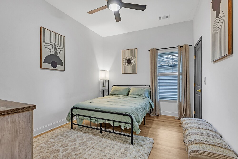 Stylish Bungalow Near Beltline & Breweries 4 Bedroom Bungalow