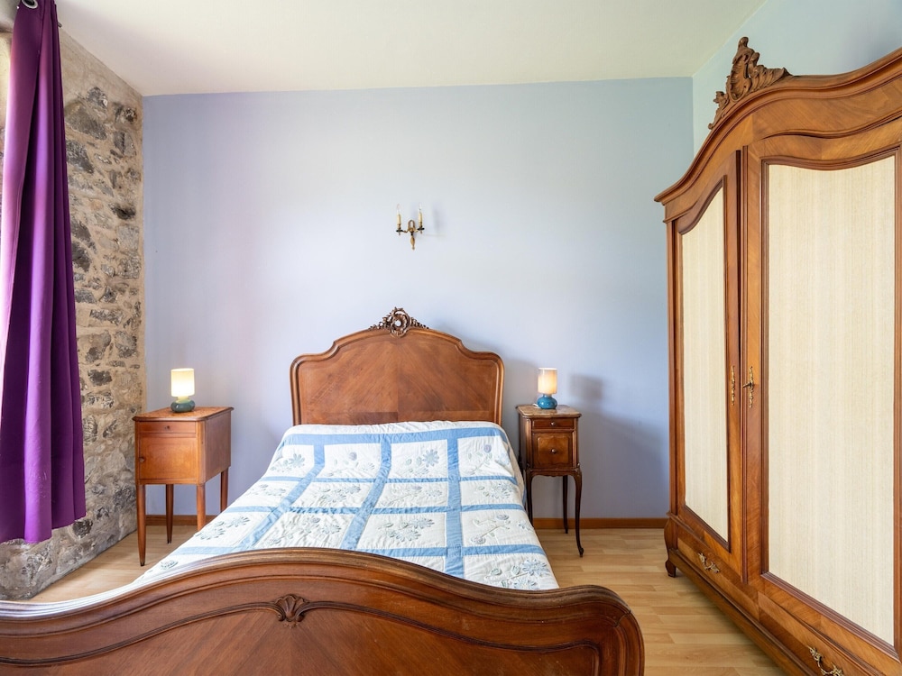 Vintage Retreat by the Vis