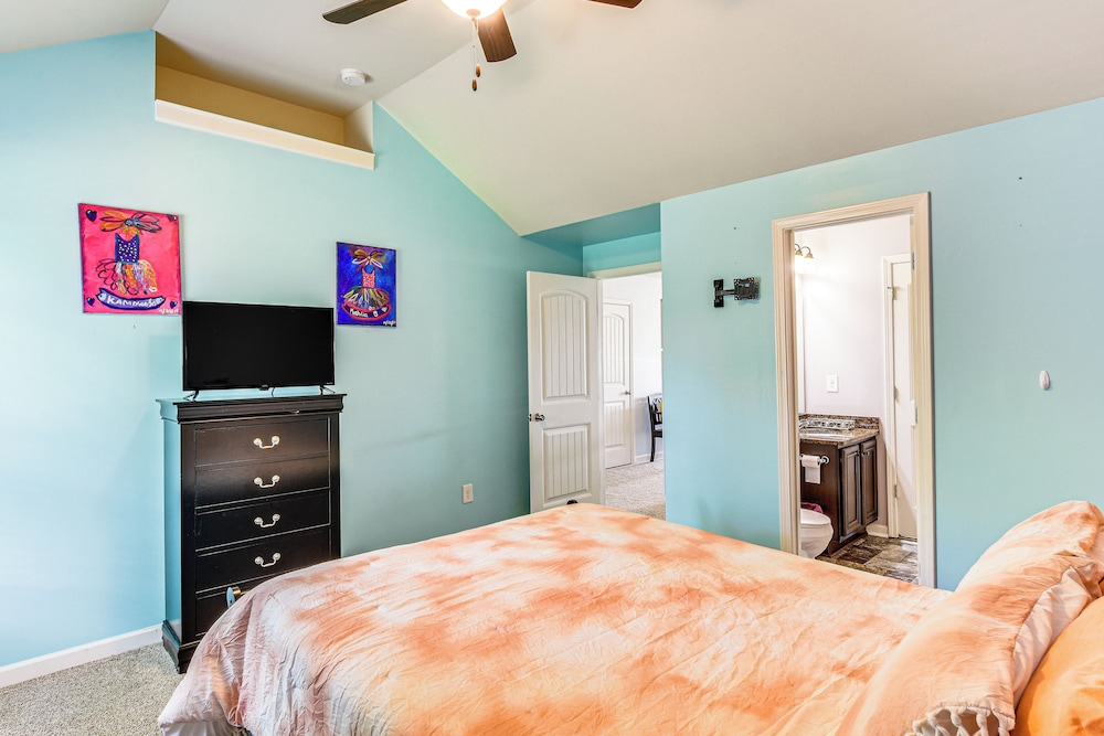 Golf & Hike: Family Home 11 Mi to Fort Bragg!