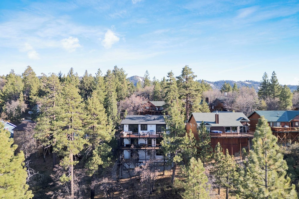 Modern Lodge Near Lake, Village, & Snow Summit Game Room, Decks, Firepit, Views
