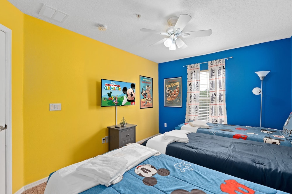 Super Fly- Movie Loft w Recliners Near Disney
