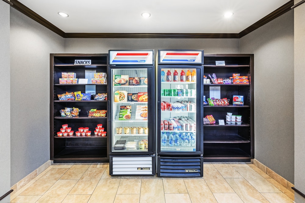 Holiday Inn Express & Suites Floresville by IHG