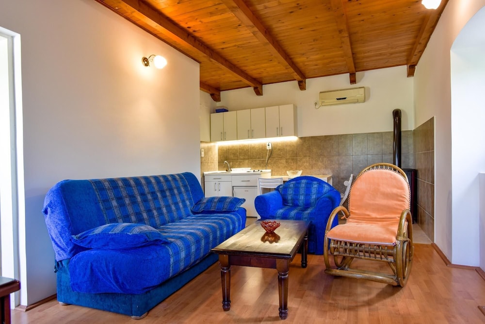 Nature View House w Terrace Near Beach in Budva view 4