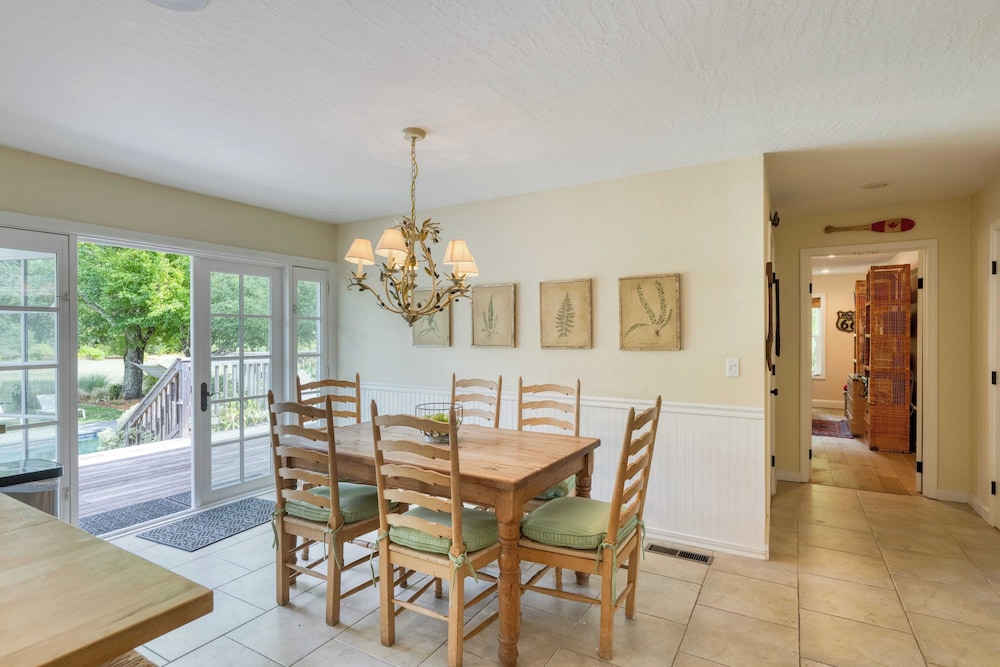 Glen Ellen Escape 5BR Retreat w/ Pool, Hot Tub, Hammocks & Vineyard Views