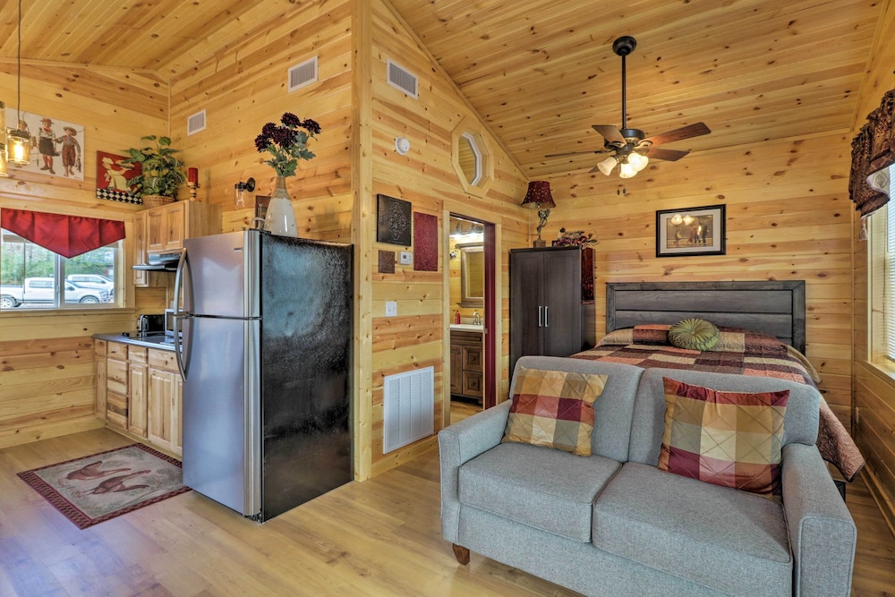 Cozy Heber Springs Cabin w/ Deck & Dock! view 5