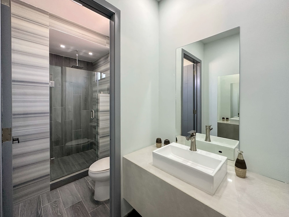 Urban Oasis Apartment 3