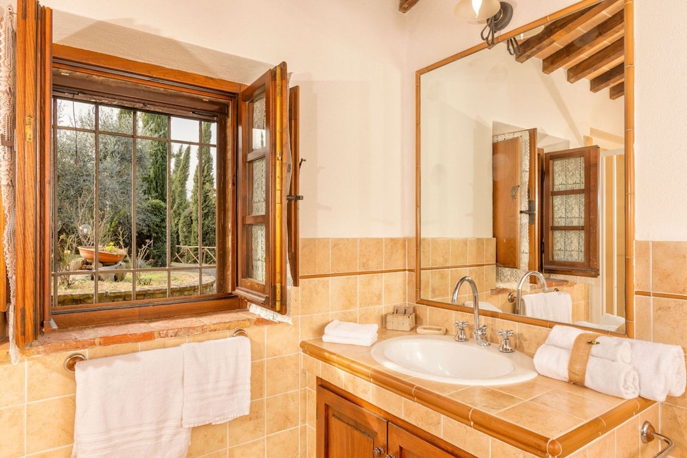 Podere Baiocco Sleeps 22 People 2 Private Pools Walking Distance to Town-podere Baiocco