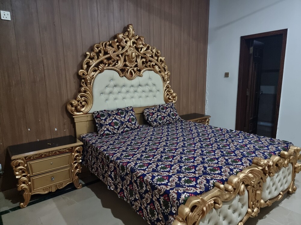 Impeccable 4-bed Villa in Gujrat