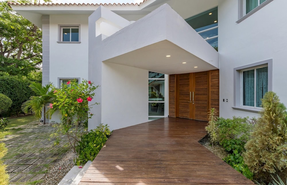 Exclusive Punta Cana Resort and Club Villa - With Pool Games Chef Maid view 5