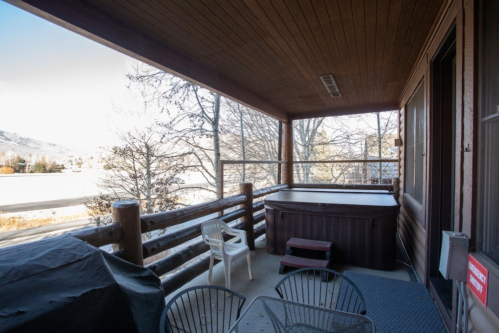 Comstock Lodge at Deer Valley Resort - Two Bedroom Condo with Hot Tub #101 2 Condo