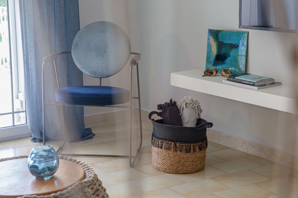 Malibu Studios & Apartments