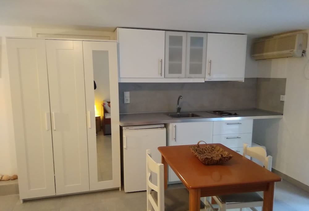 Milos Bay Suites