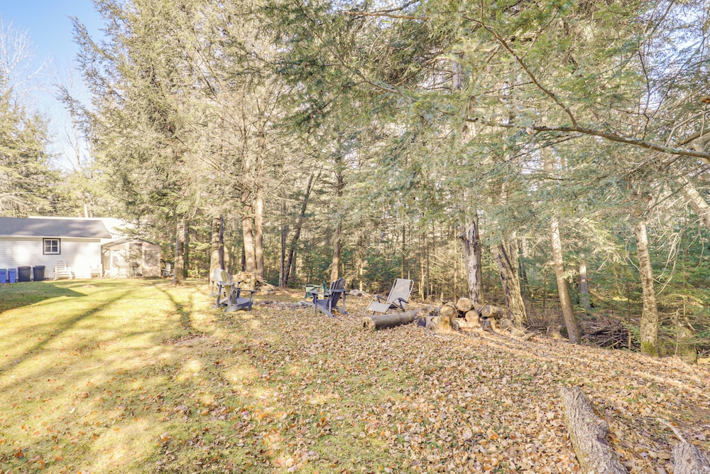 Year-round Chain of Lakes Retreat! Northwoods Home