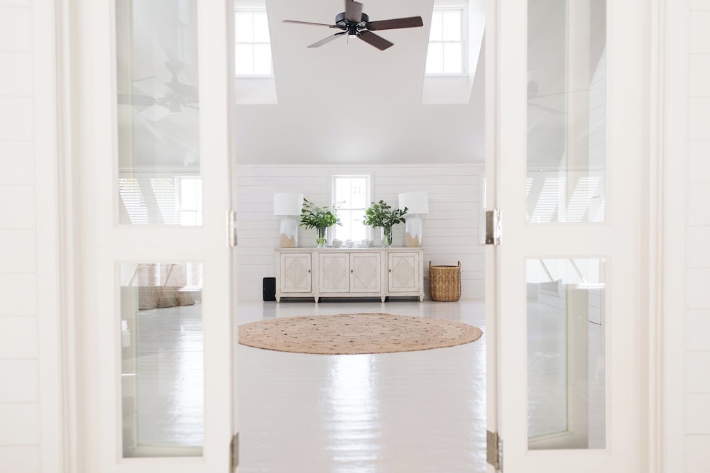 Beachfront Bliss: Luxury Dunmore Town Home With Pool