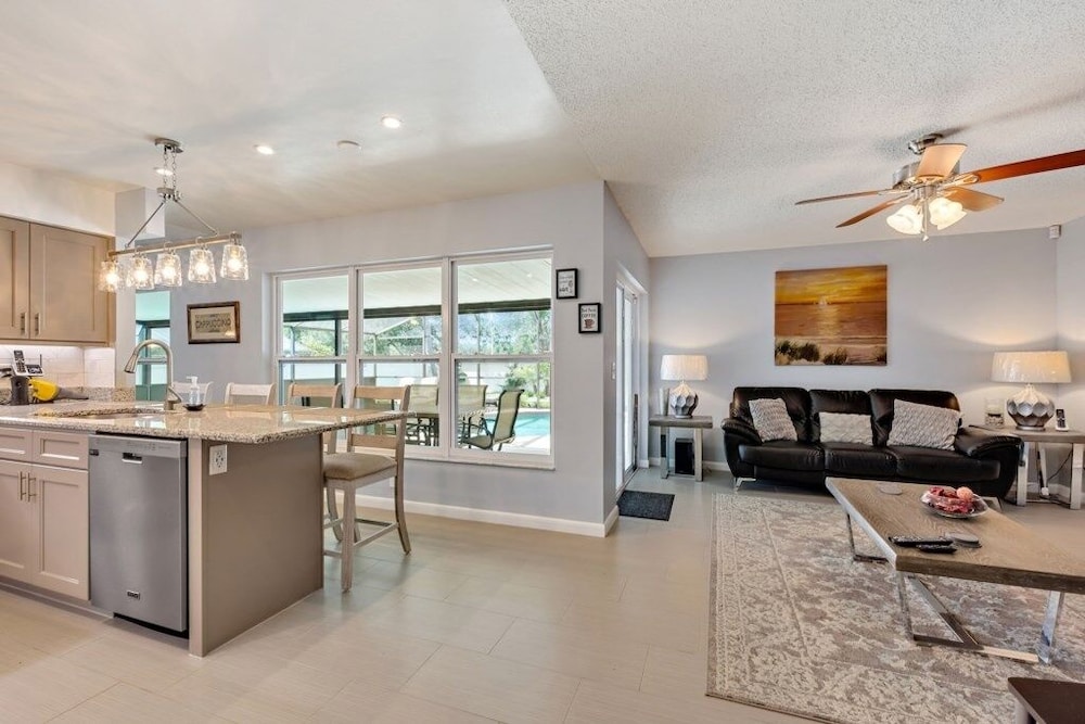 Relaxing Indian Ridge Home W/ Pool, Near Disney & More 4 Bedroom Villa