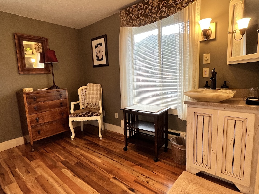 Ashland Vacations - Country Willows Inn and Estate - Property Image 32
