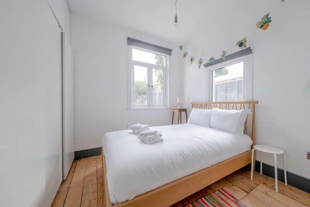 Lovely 3 Bedroom Apartment in Clapton With Garden