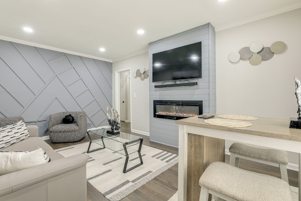 Updated Piedmont Heights Apt - 5 Mi to Dtwn Atl!