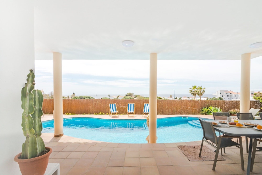 Villa Maricel - Villa With Private Pool. Free Wifi