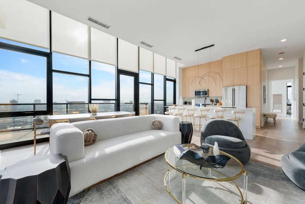 Penthouse Near Fulton Market 3BR Luxury