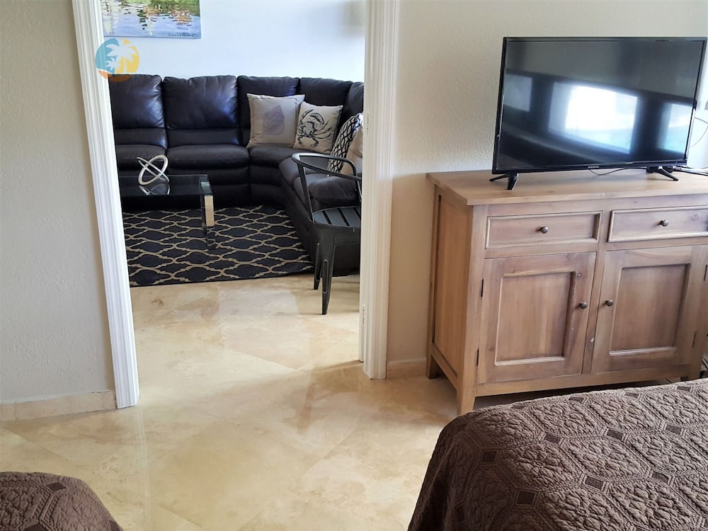 Cozy 2 Bedroom With Ocean Views - 510