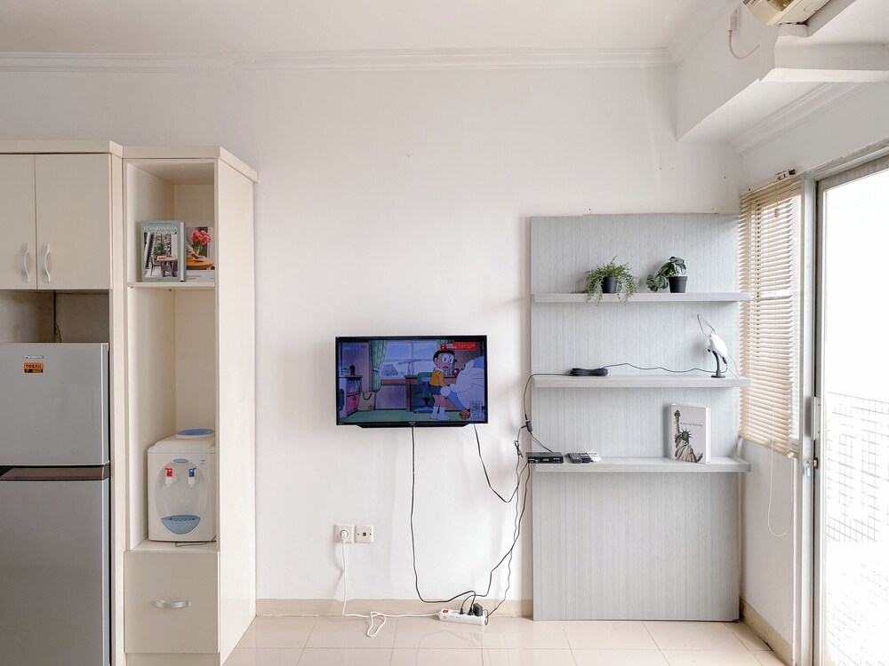 Cozy And Good Studio Room At Park View Condominium Apartment