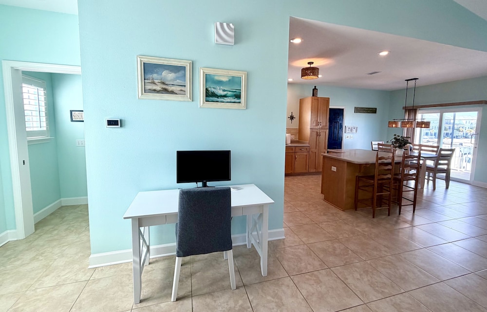 Seaside Bungalow 1 Bedroom Home