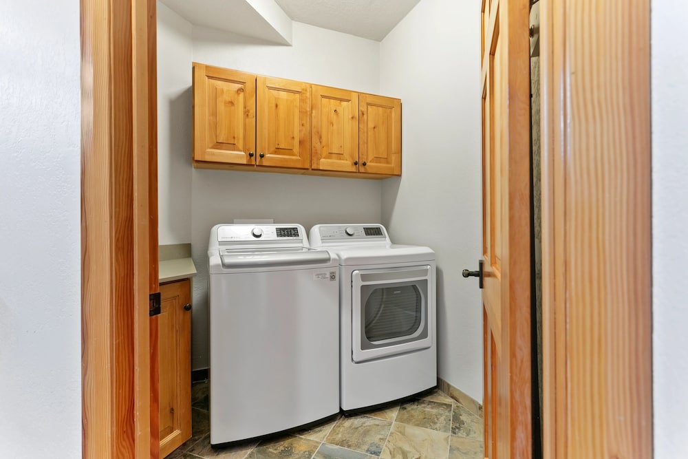 Queen Esther Drive Home at Deer Valley Resort - 4 Bedroom Home with Hot Tub #2436 4 Condo