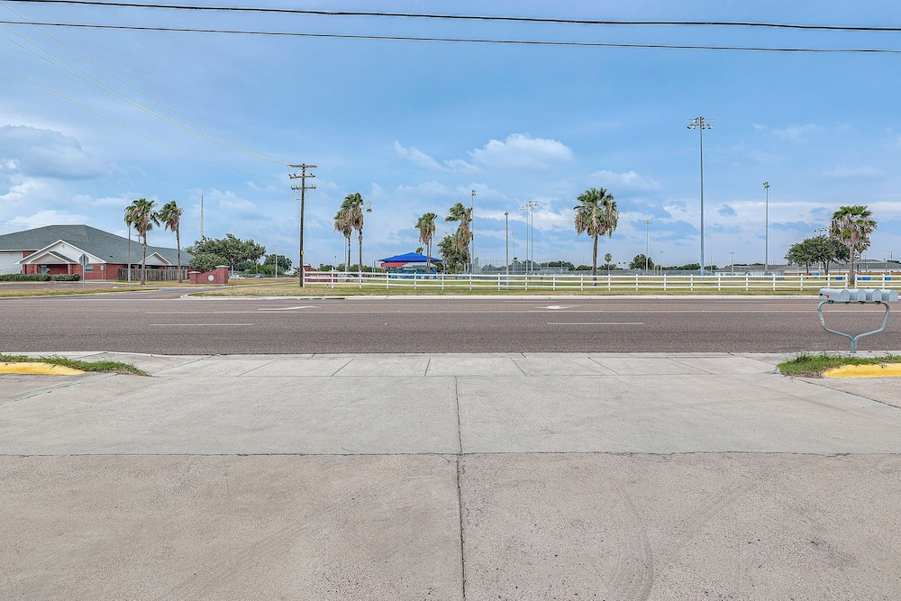 Near Utrgv & State Park: Cozy Mission Unit