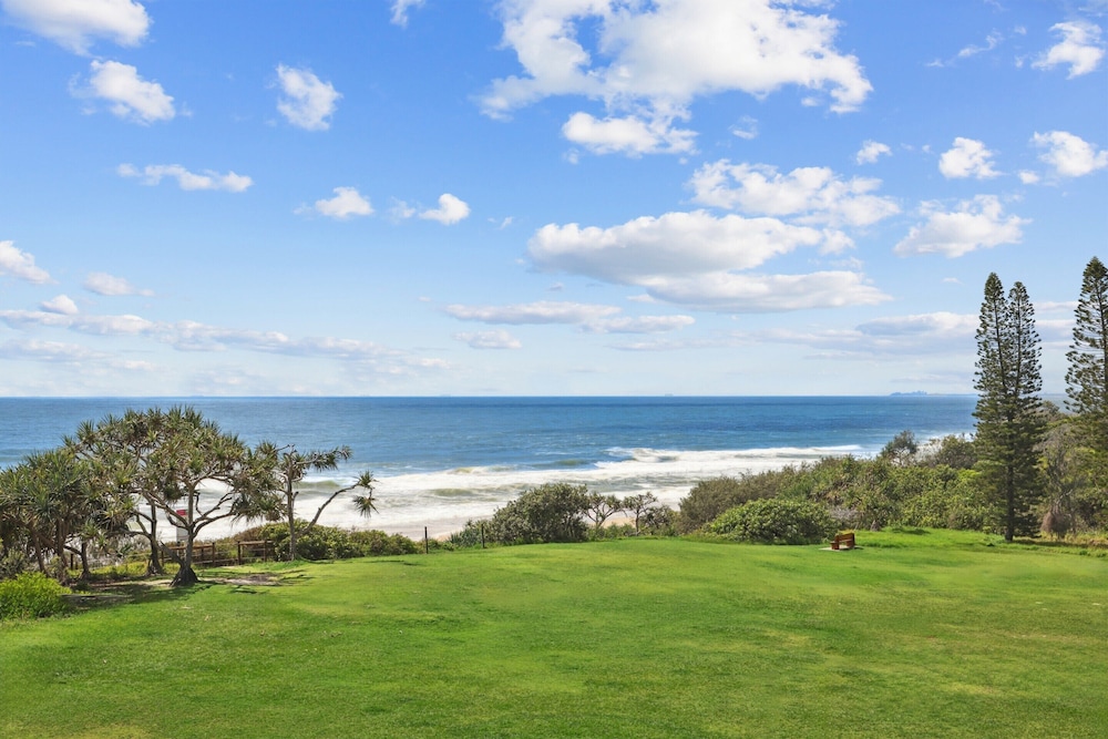 Oceanside Apartment With Views of Yaroomba Beach