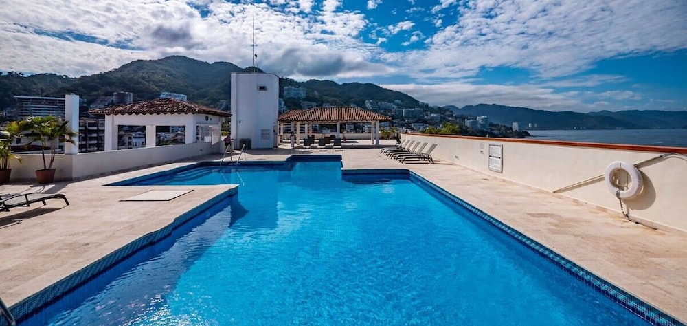 Ocean View 2Br Condo-balcony-beach-pool VDS 111