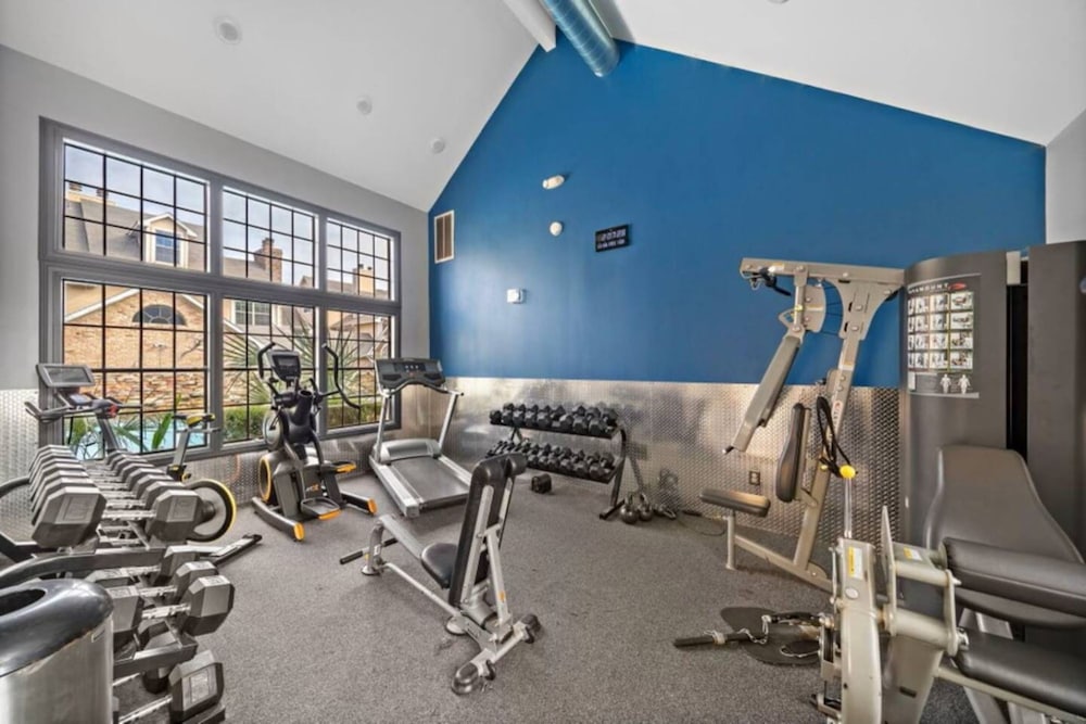 Upscale 1BR Condo in Med Center