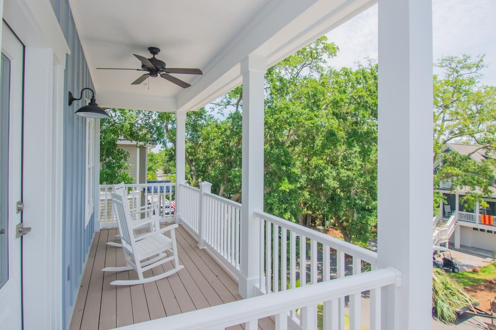 Luxurious Island Retreat Stunning Views Sleeps 8 Free Golf Cart view 4