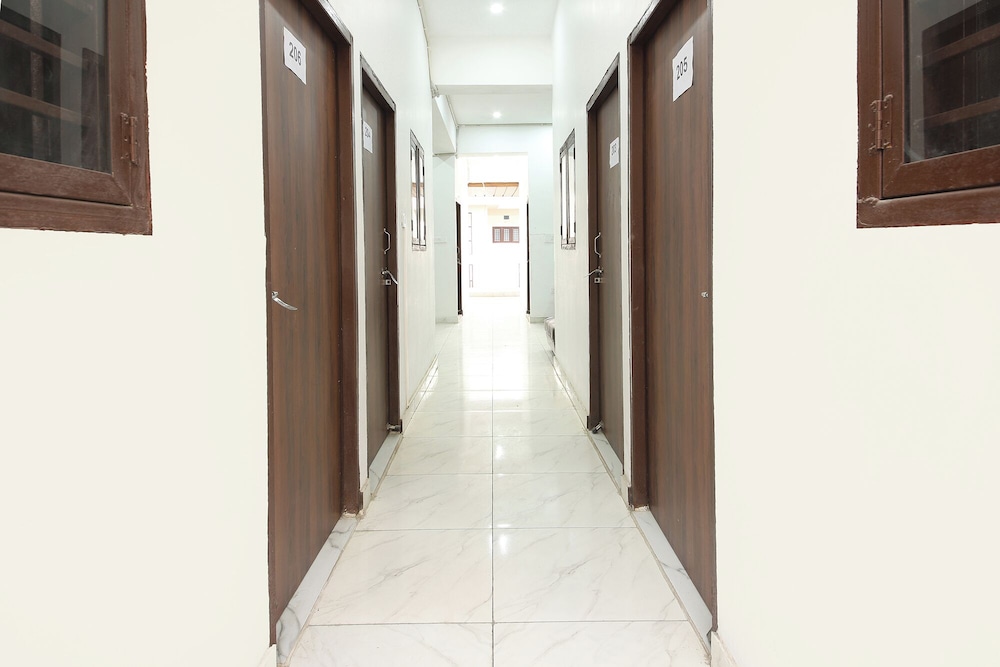 Fabhotel City Charm