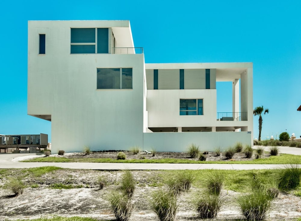 The White House of Holiday Isle 6 Bedroom Holiday Home by Five Star Properties