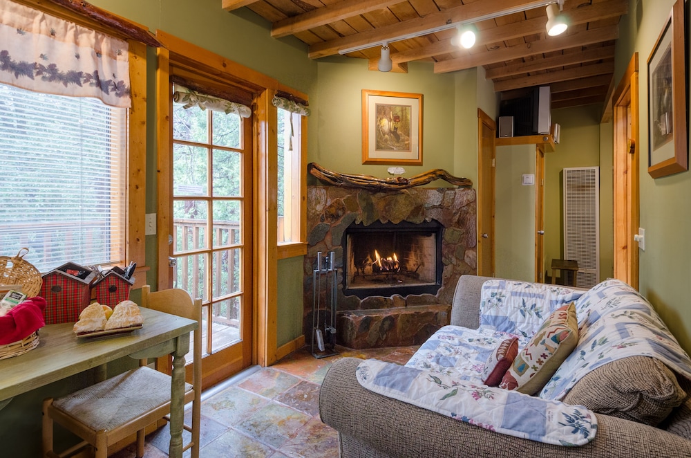 Idyllwild Bunkhouse