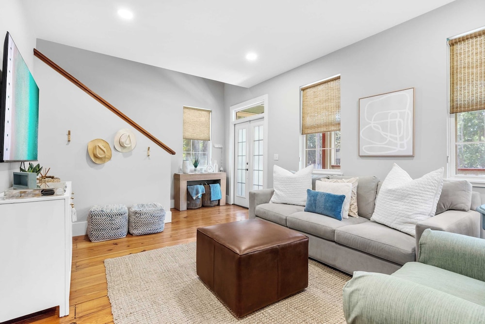 Bayou Bungalow by Avantstay Walk to Boat Ramp & Bay Private Yard