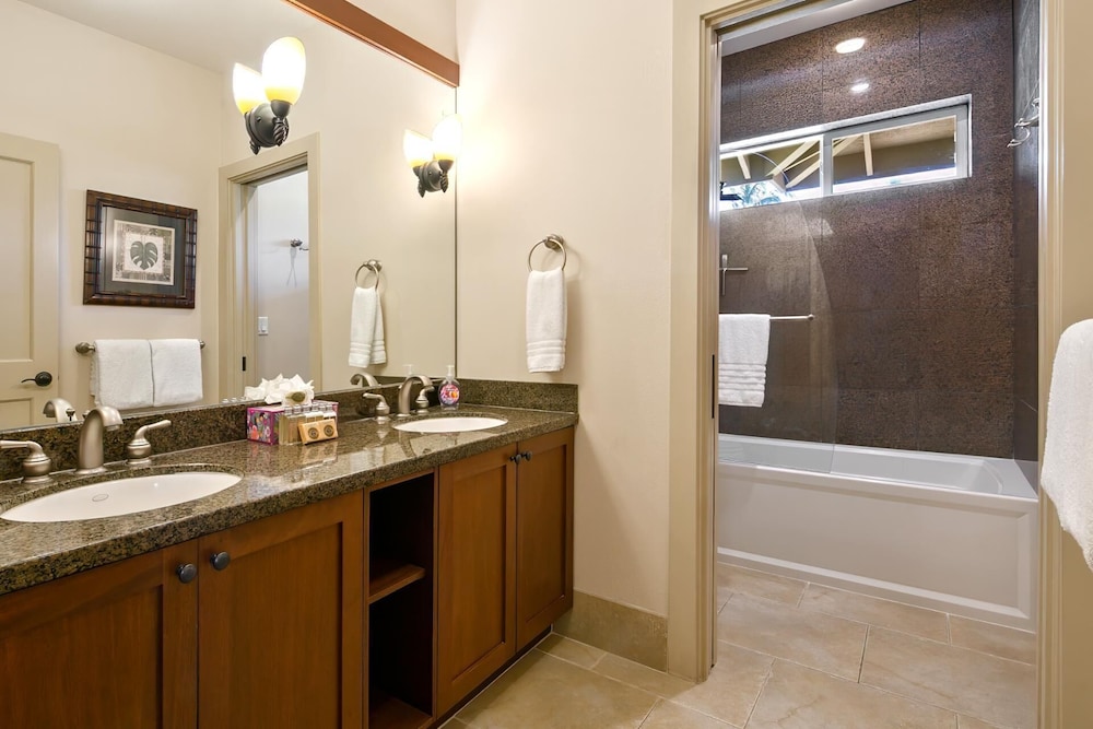 Halii Kai Oceanfront KBM Resorts 2 Units, 4 Bedrooms Ml-2567