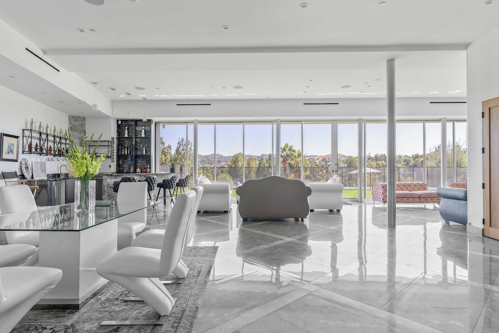 Luxe LA Escape w/ Pool, Views & Game Room Alta Vista Estate by Avantstay
