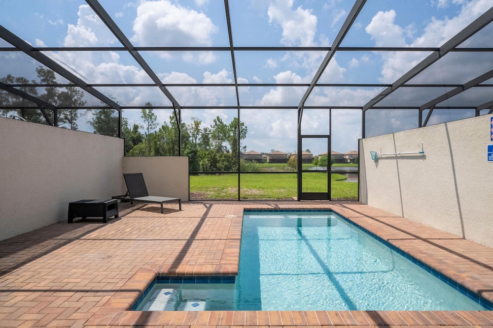 8822 GC - Fabulous 5BR Townhome: Pet Friendly