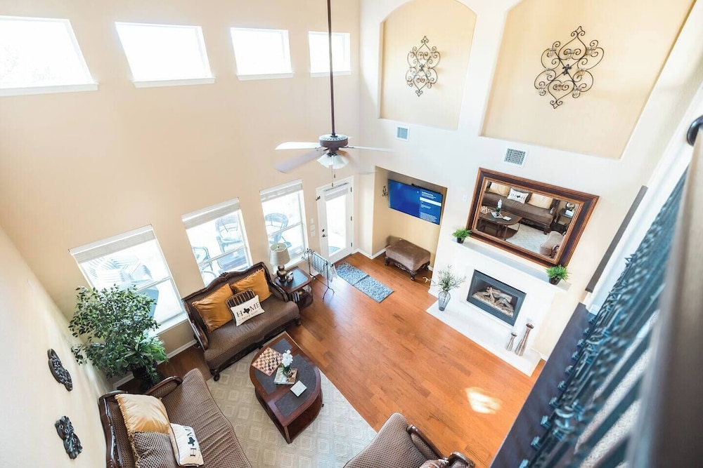 Austin Charm Home by The Key Rentals