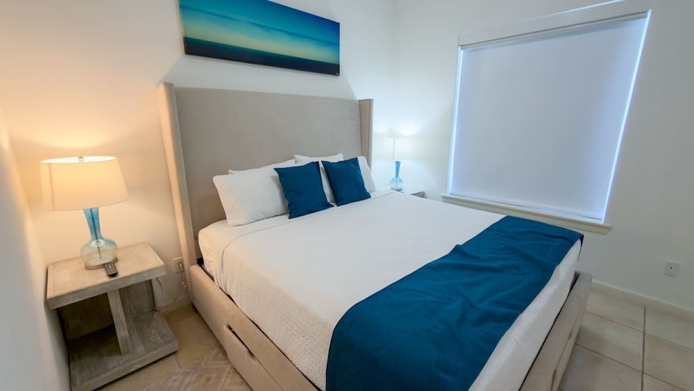 Channel Views Private Boat Slip Pool & Patio 3 Bedroom Apts